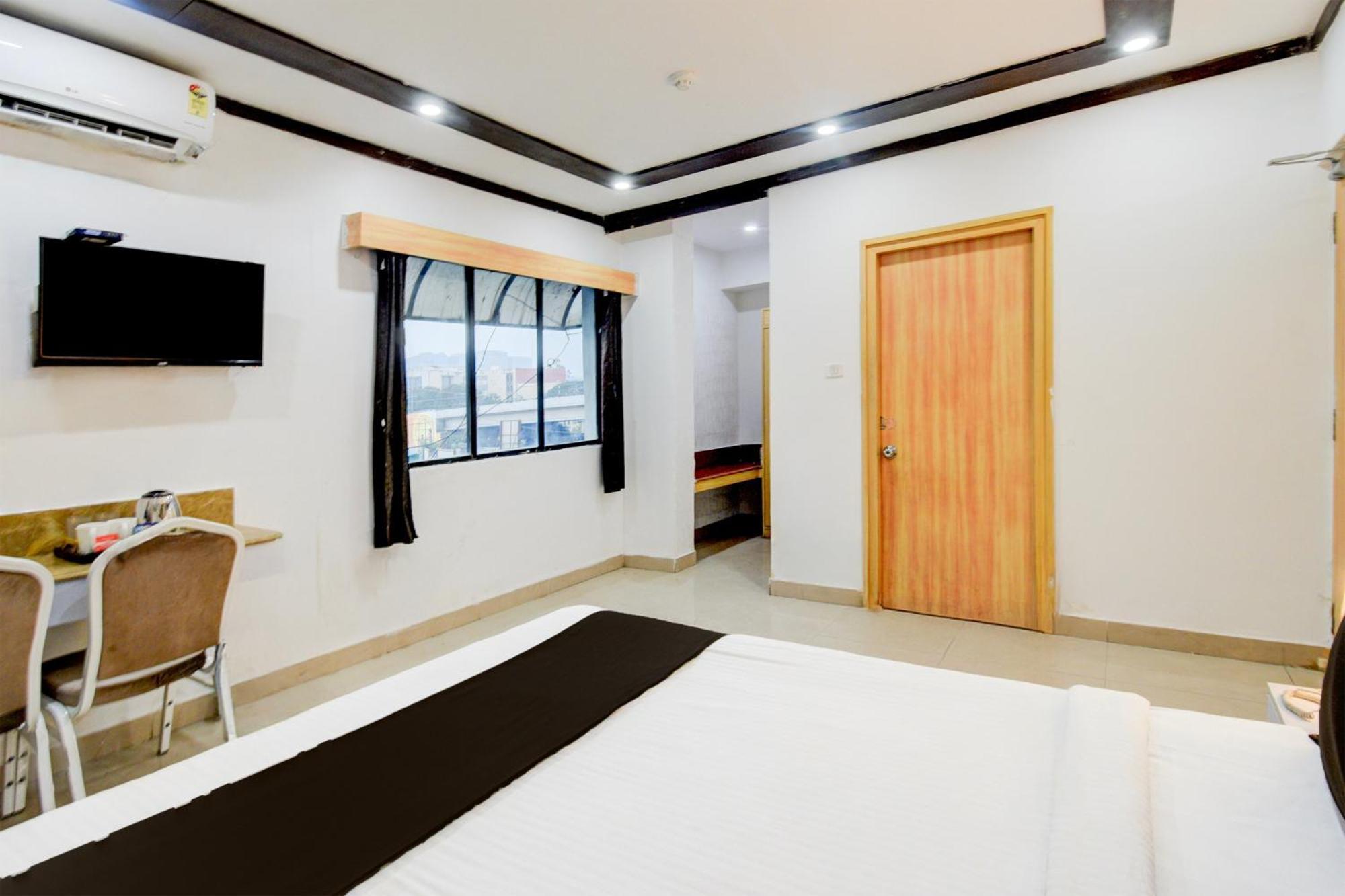 Super Townhouse Oak Rai Durg Hotel Hyderabad Exterior photo